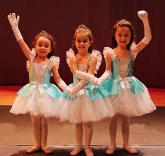 End of Year Ballet Beginner Can&#39;t Help Falling in Love