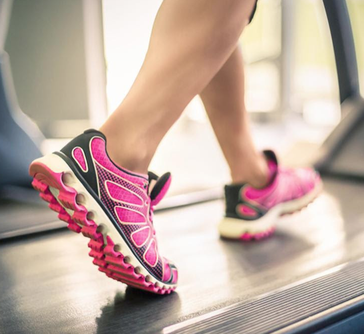 treadmill-stepping-with-pink-sneakers